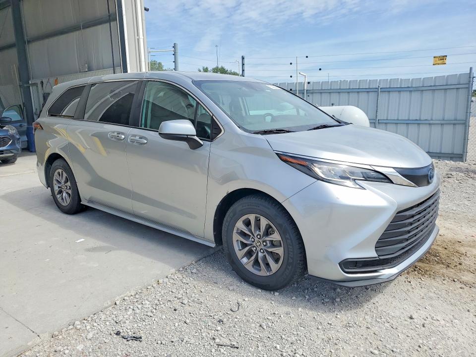 2022 Toyota VIN 5TDKSKFC6NS062927 COPART salvage auction — MINOR DENT/SCRATCHES, Salvage Title, sold $10,300 on 2026-07-20 (photo 4)