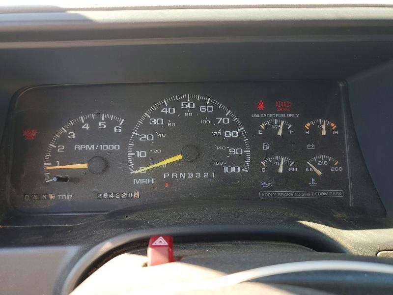 1999 Gmc Suburban VIN 1GKFK16R5XJ757047 COPART salvage auction — FRONT END, Ca - Dis/Dlr/Exp Only Clean Title, sold $375 on 2026-07-02 (photo 9)