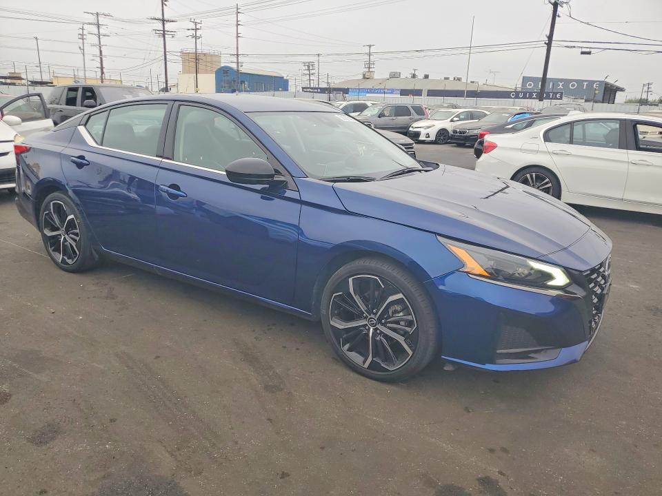2023 Nissan Altima VIN 1N4BL4CV9PN359994 COPART salvage auction — MINOR DENT/SCRATCHES, Ca - Dis/Dlr/Exp Only Clean Title, sold $10,300 on 2026-07-27 (photo 4)