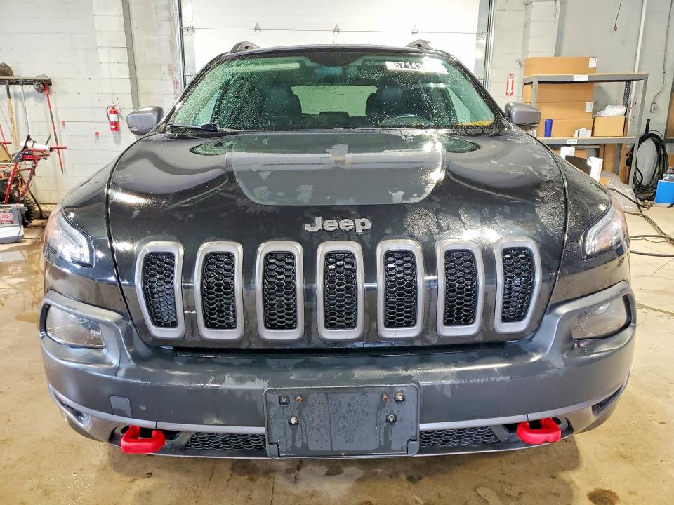 2016 Jeep Cherokee VIN 1C4PJMBB0GW271844 COPART salvage auction — MINOR DENT/SCRATCHES, On - Permit No Brand - Unfit (P), sold $4,300 on 2026-07-03 (photo 5)