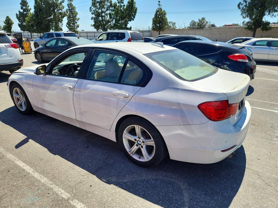 2015 BMW 3er VIN WBA3C1C56FK122549 COPART salvage auction — MINOR DENT/SCRATCHES, Ca - Dis/Dlr/Exp Only Clean Title, sold $500 on 2026-07-16 (photo 2)