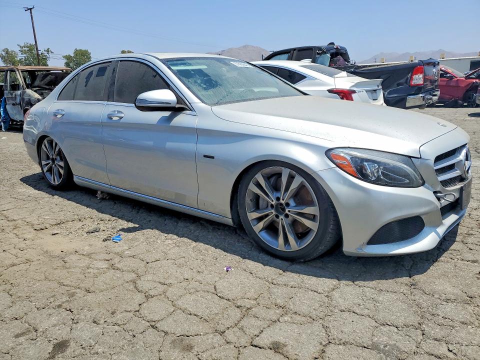 2018 Mercedes-benz C-klasse VIN 55SWF4HB6JU259275 COPART salvage auction — MINOR DENT/SCRATCHES, Ca - Dis/Dlr/Exp Only Clean Title, sold $4,700 on 2026-07-09 (photo 4)