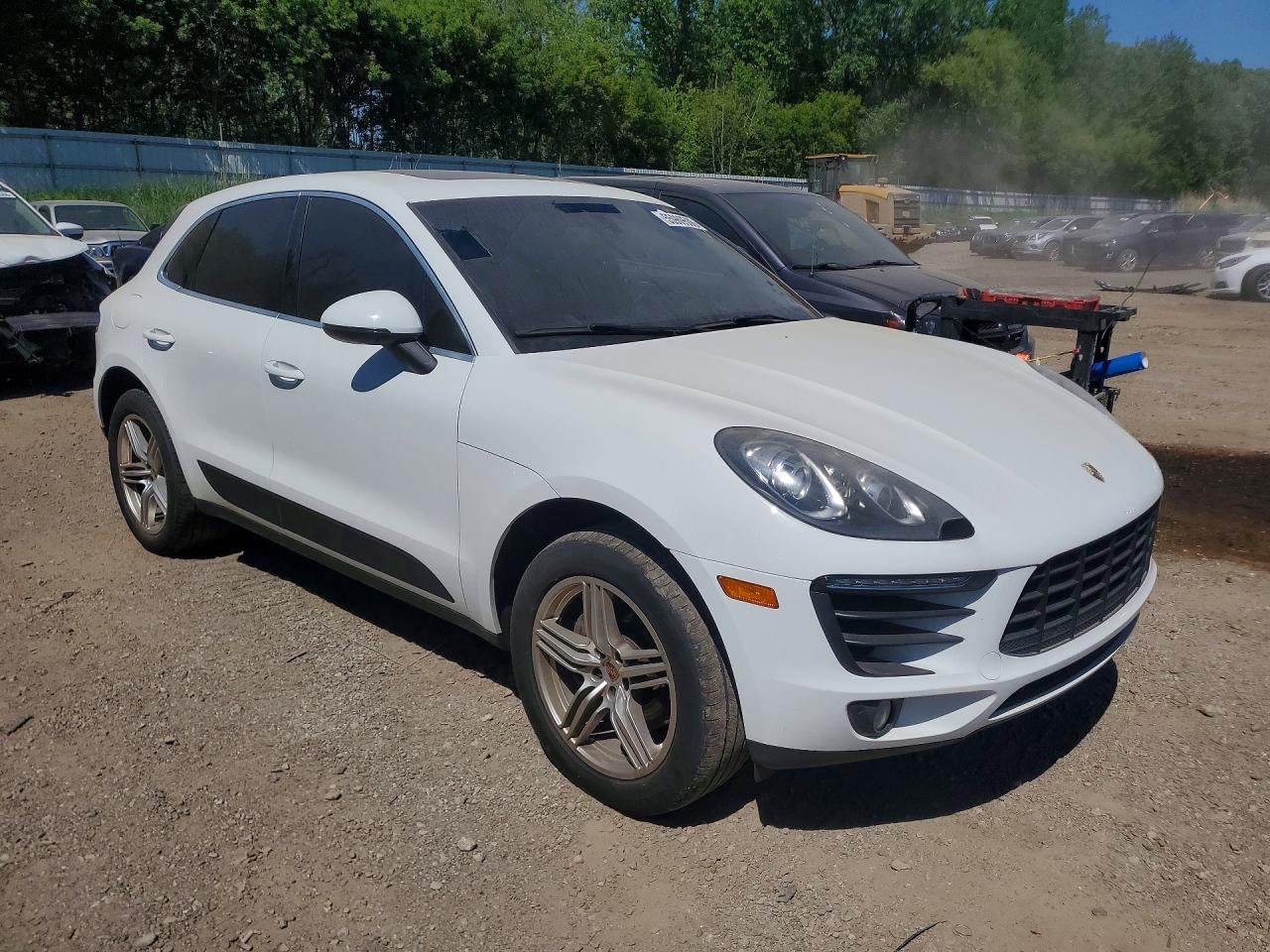 2016 Porsche Macan VIN WP1AB2A56GLB41165 COPART salvage auction — Minor Dent/Scratches, MI - DEALER ONLY CLEAN TITLE (P), sold $5,500 on 2026-07-01 (photo 4)