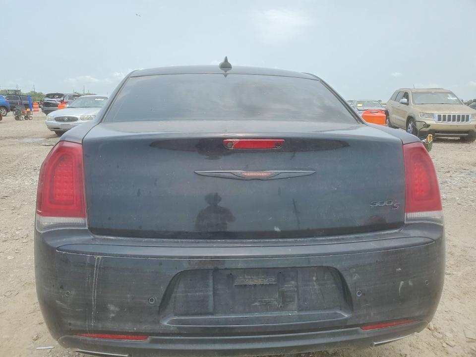 2022 Chrysler 300 VIN 2C3CCABG9NH121010 COPART salvage auction — WATER/FLOOD, Tx - Salvage Title-Flood Damage, sold $725 on 2026-07-02 (photo 6)