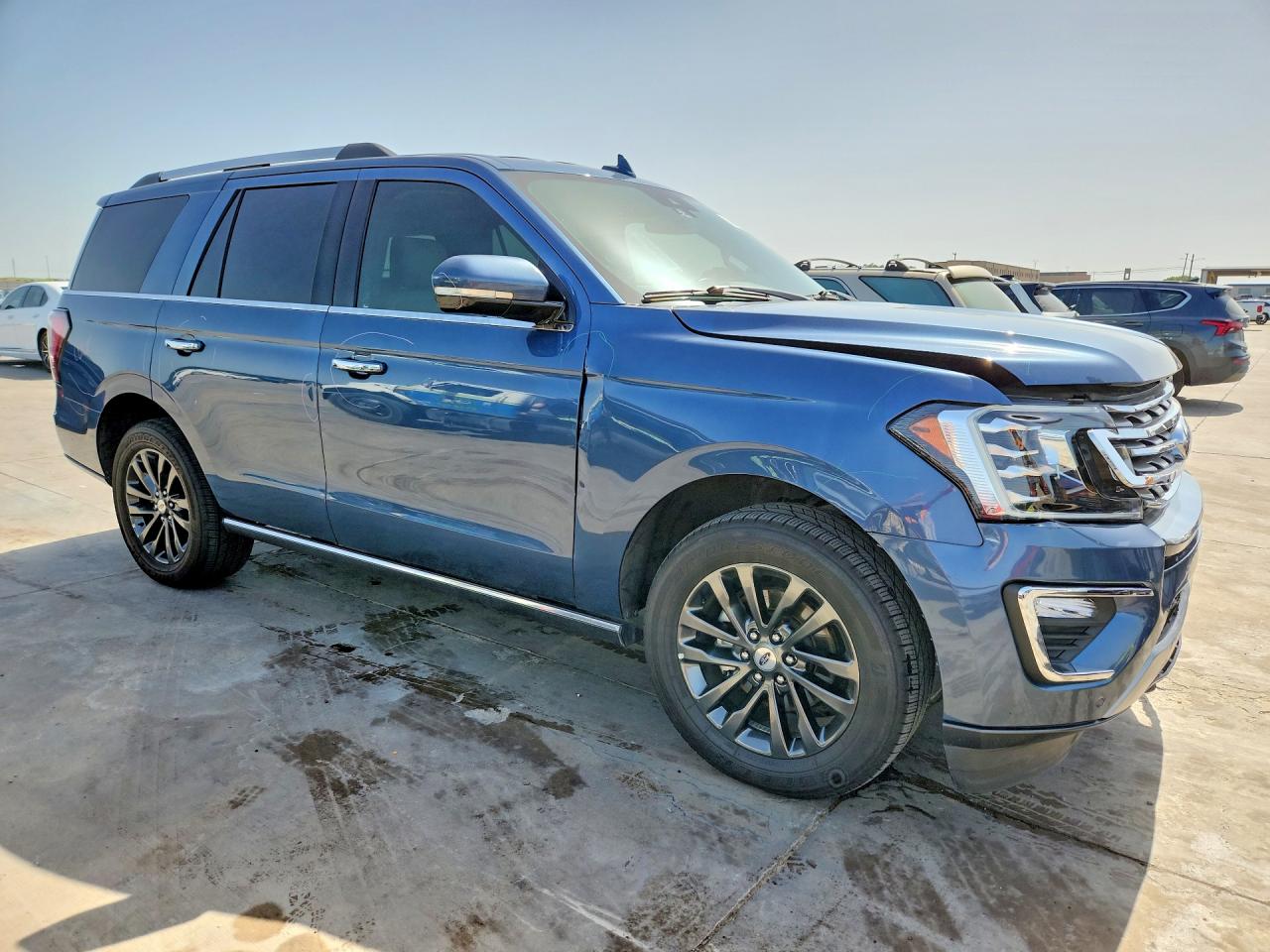 2019 Ford Expedition VIN 1FMJU2AT5KEA48690 COPART salvage auction — Front End, TX - SALVAGE VEHICLE TITLE, sold $14,000 on 2026-07-09 (photo 4)