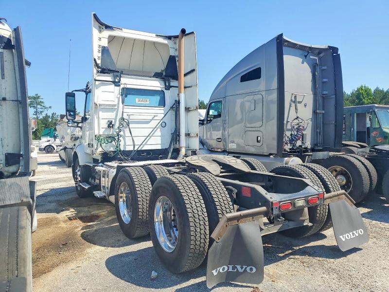 2020 Volvo Vnr VIN 4V4WC9EH8LN243197 COPART salvage auction — NORMAL WEAR, NC - CERTIFICATE OF TITLE (P), sold $8,100 on 2026-07-14 (photo 3)