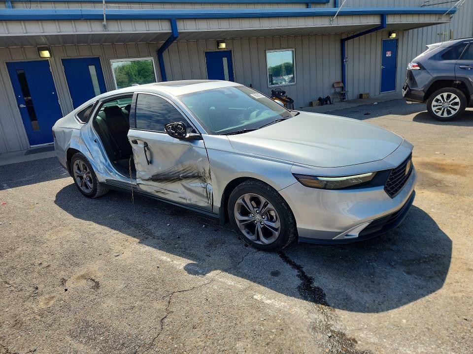 2024 Honda Accord VIN 1HGCY1F31RA087137 COPART salvage auction — SIDE, Tn - Salvage Certificate, sold $9,200 on 2026-07-30 (photo 4)