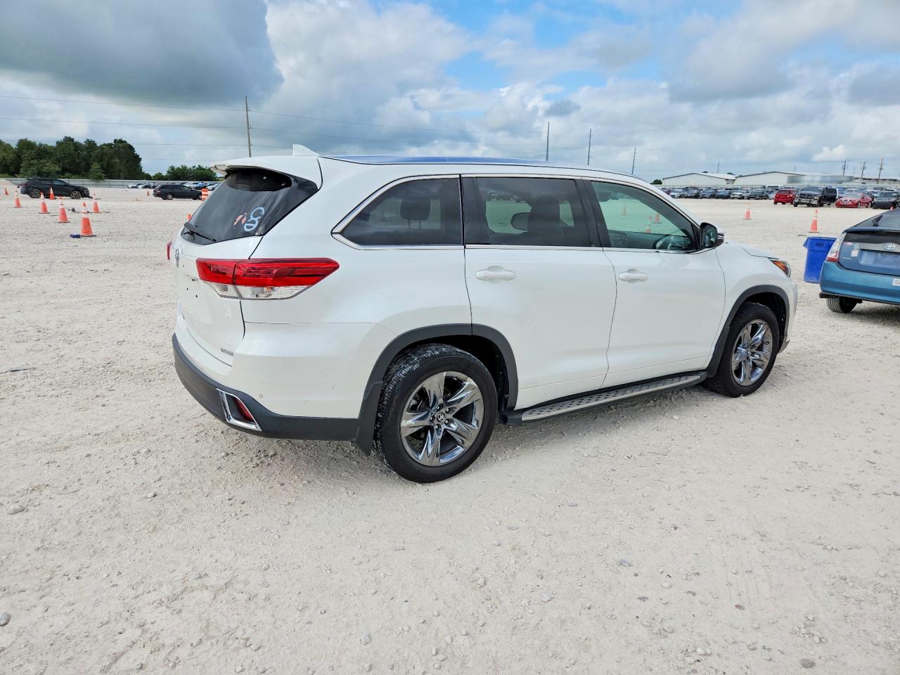 2017 Toyota Highlander VIN 5TDYZRFH6HS199204 COPART salvage auction — Normal Wear, TX - CERTIFICATE OF TITLE (P), sold $14,800 on 2026-07-08 (photo 3)