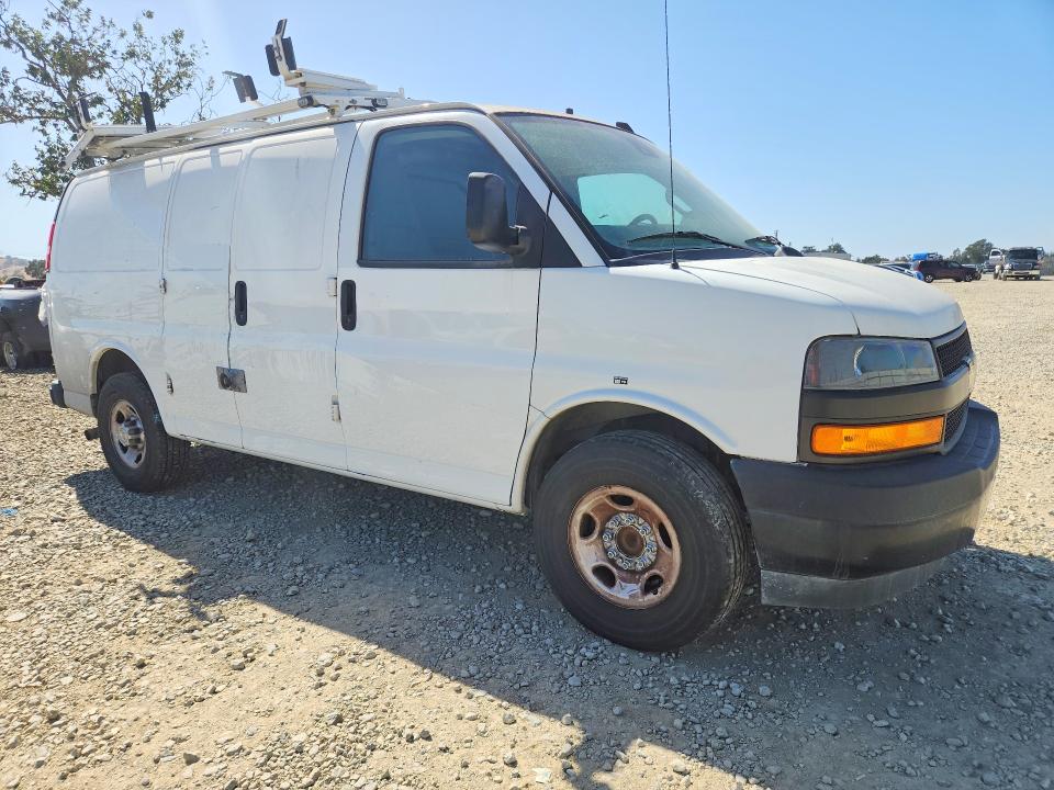 2019 Chevrolet Express 2500 VIN 1GCWGAFP9K1221416 COPART salvage auction — MINOR DENT/SCRATCHES, Ca - Dis/Dlr/Exp Only Clean Title, sold $10,800 on 2026-07-07 (photo 4)