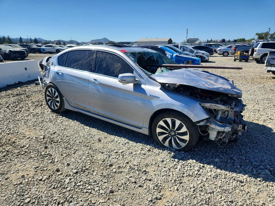 2017 Honda Accord VIN JHMCR6F72HC010693 COPART salvage auction — FRONT END, CA - NON-REPAIRABLE VEHICLE CERT, sold $500 on 2026-07-28 (photo 4)