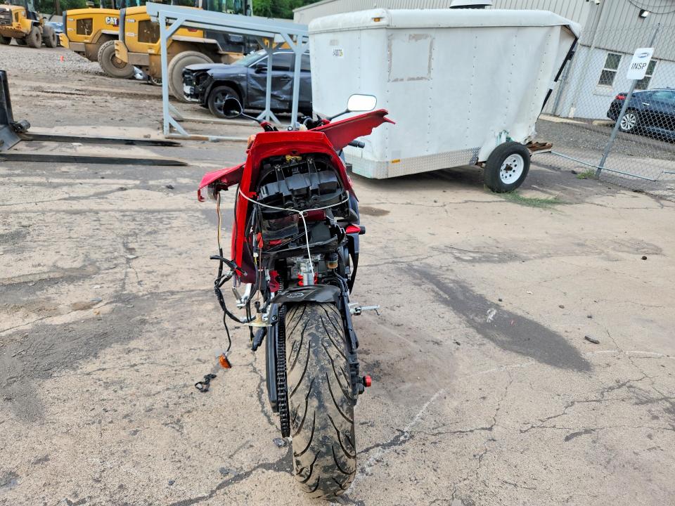 2005 Yamaha Yzf VIN JYARJ06E55A030535 COPART salvage auction — FRONT END, Pa - Certificate Of Salvage, sold $2,700 on 2026-07-13 (photo 4)