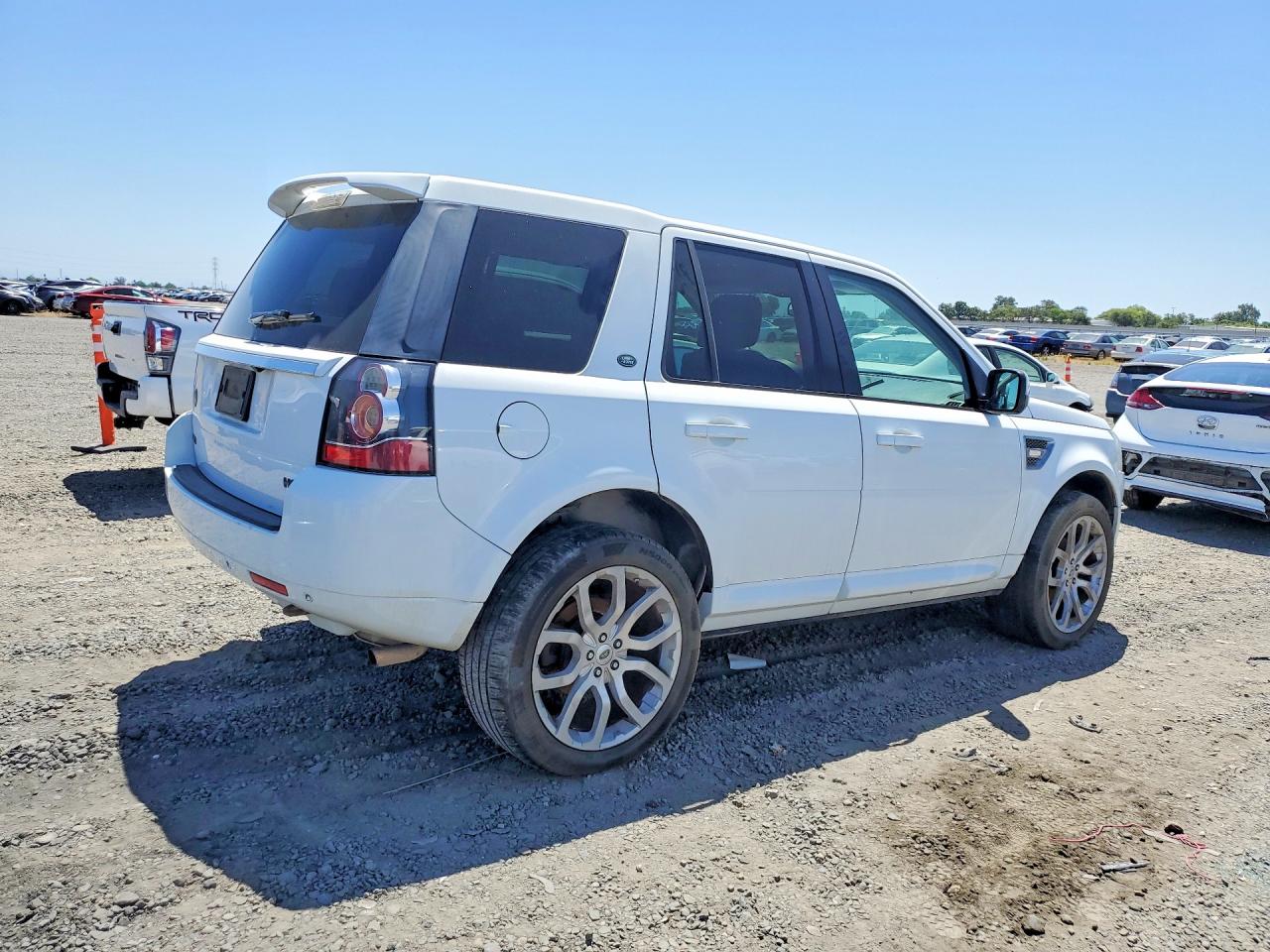2013 Land Rover LR2 VIN SALFR2BG3DH379338 COPART salvage auction — Normal Wear, CA - DIS/DLR/EXP ONLY CLEAN TITLE, sold $100 on 2026-06-30 (photo 3)