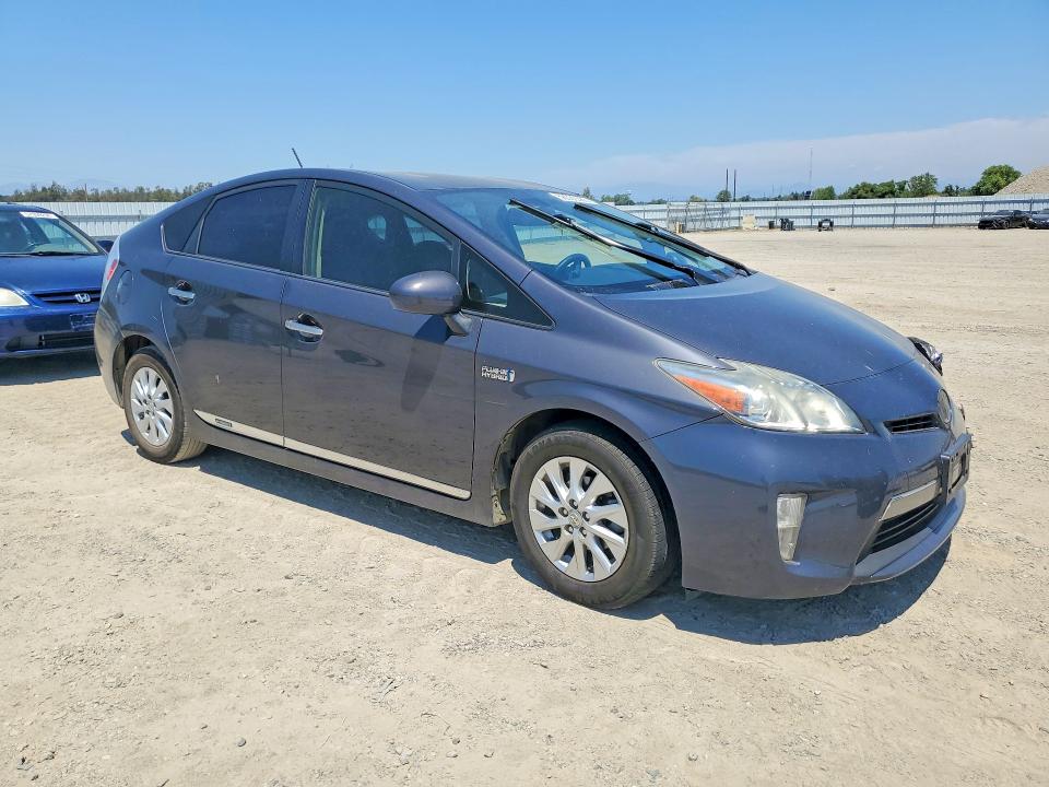 2014 Toyota Prius VIN JTDKN3DP4E3057004 COPART salvage auction — FRONT END, Ca - Salvage Certificate, sold $6,300 on 2026-07-10 (photo 4)