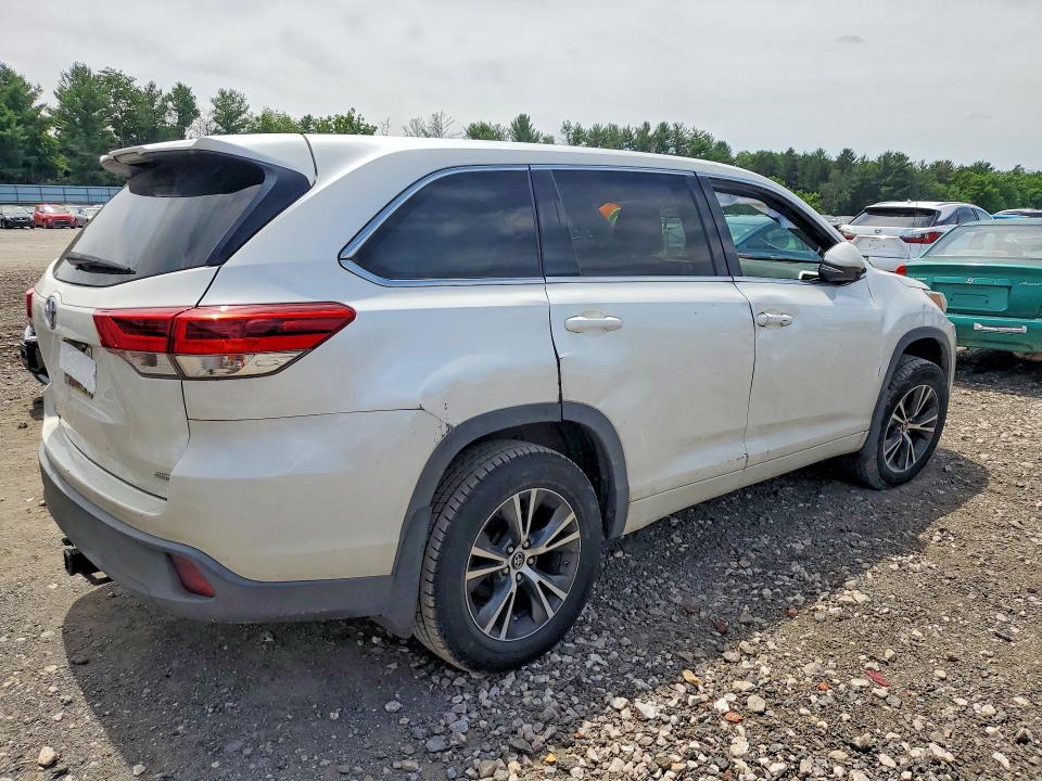 2017 Toyota VIN 5TDBZRFH8HS459267 COPART salvage auction — SIDE, Md - Cert Of Salvage > 75% Damage, sold $4,000 on 2026-07-06 (photo 3)