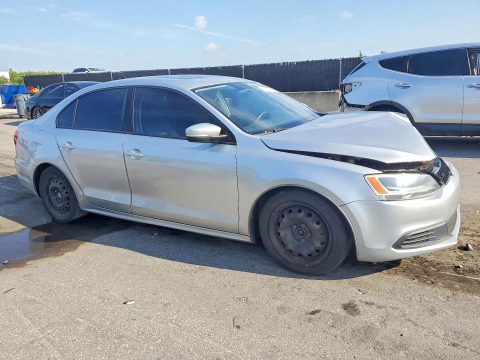 2011 Volkswagen Jetta VIN 3VWDX7AJ4BM315720 COPART salvage auction — FRONT END, Fl - Cert Of Title Slvg Rebuildable, sold $525 on 2026-07-02 (photo 4)