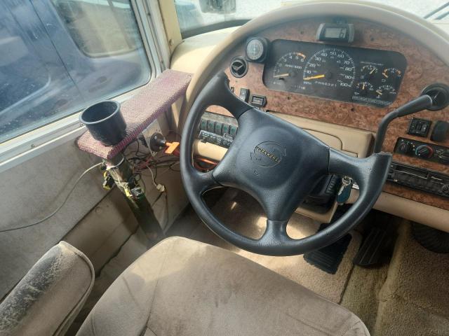 2002 Workhorse W22 VIN 5B4MP67G223342057 COPART salvage auction — NORMAL WEAR, FL - CERTIFICATE OF TITLE, sold $550 on 2026-07-28 (photo 9)