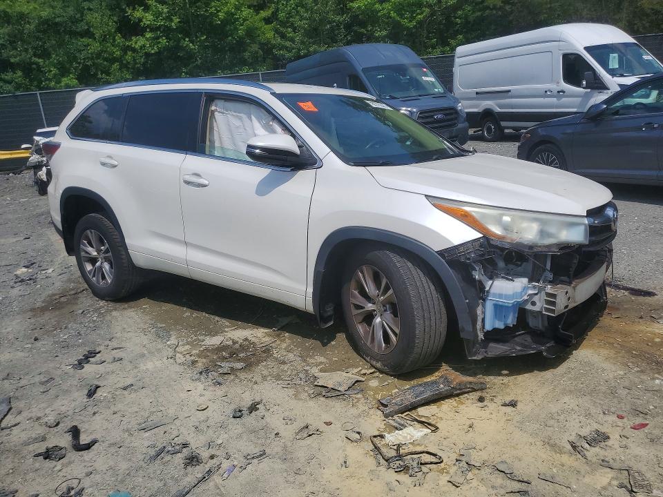 2015 Toyota Highlander VIN 5TDJKRFH9FS161873 COPART salvage auction — SIDE, MD - CERT OF SALVAGE > 75% DAMAGE, sold $3,700 on 2026-07-02 (photo 4)