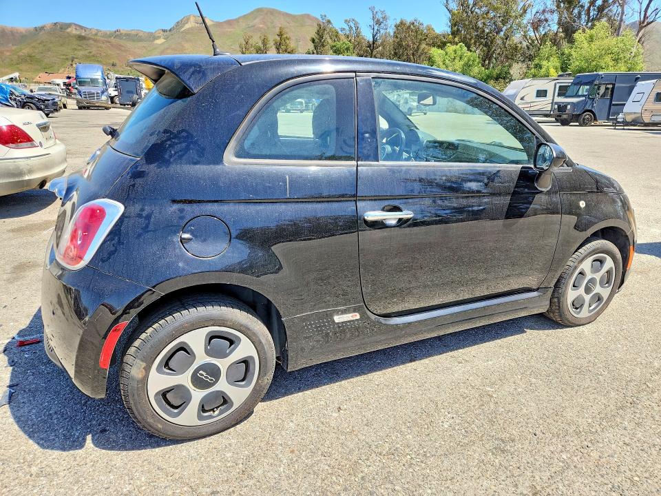 2015 Fiat VIN 3C3CFFGE9FT667049 COPART salvage auction — SIDE, Ca - Dis/Dlr/Exp Only Clean Title, sold $325 on 2026-07-31 (photo 3)