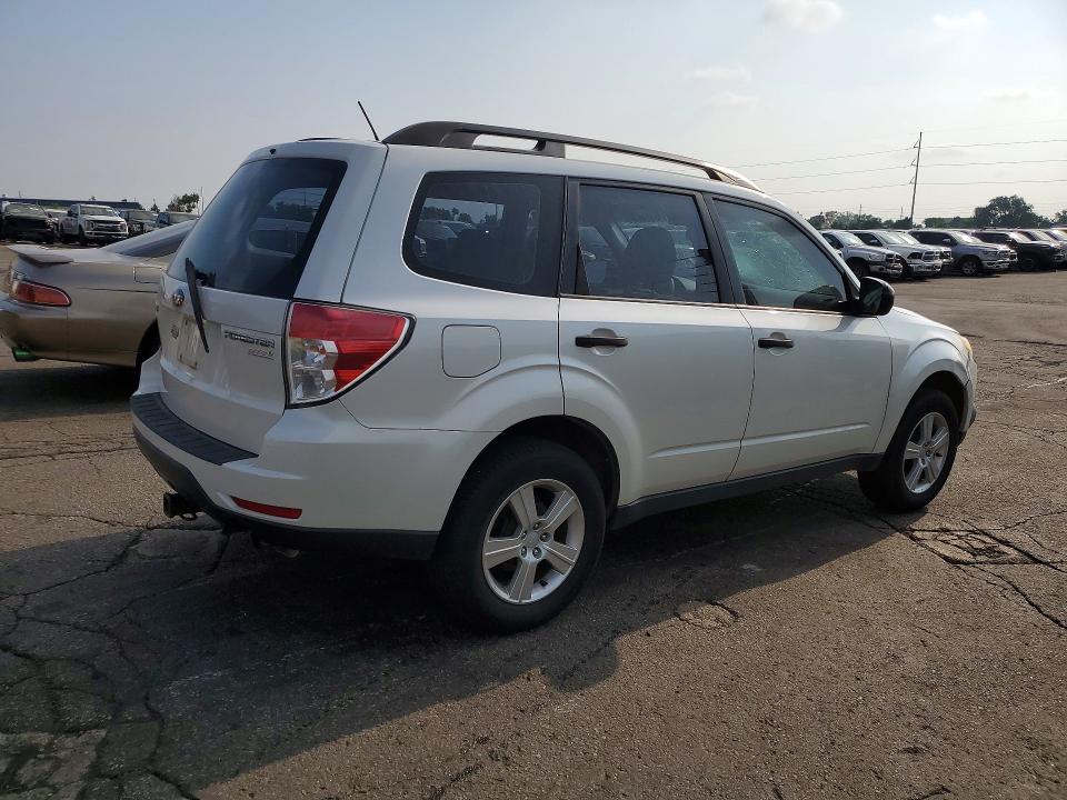 2013 Subaru Forester VIN JF2SHABC5DH428542 COPART salvage auction — VANDALISM, Co - Public - Salvage Title, sold $525 on 2026-07-23 (photo 3)