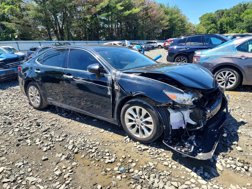2013 Lexus VIN JTHBW1GG4D2003797 COPART salvage auction — FRONT END, Nj - Cert Of Title-Salvage, sold $2,200 on 2026-07-27 (photo 4)