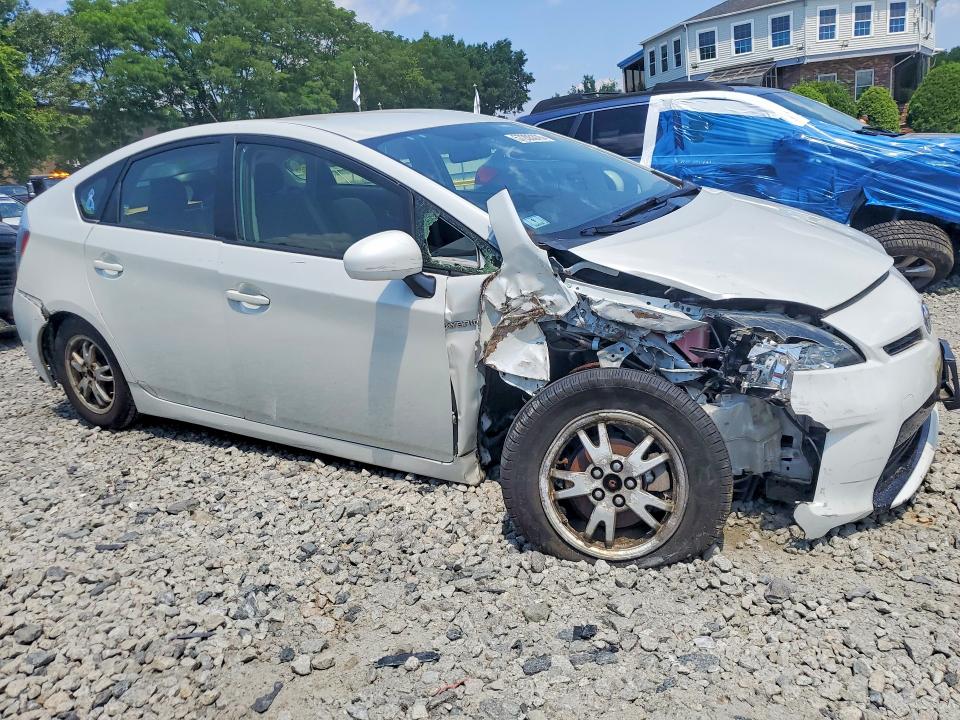 2015 Toyota Prius VIN JTDKN3DU8F0433969 COPART salvage auction — FRONT END, Ma - Cert Of Title-Reconstrctd Coll, sold $2,550 on 2026-07-08 (photo 4)