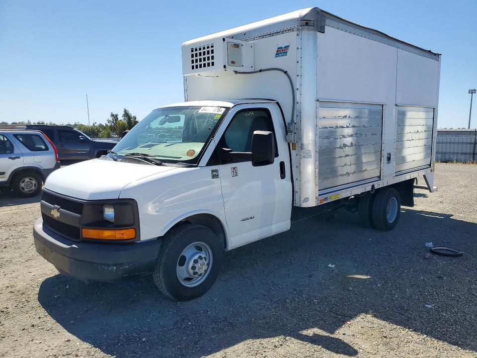 2015 Chevrolet Express 4500 VIN 1GB6G5CG9F1127042 COPART salvage auction — REAR END, Sc - Dis/Dlr/Exp Only Clean Title (P), sold $2,800 on 2026-07-07 (photo 1)