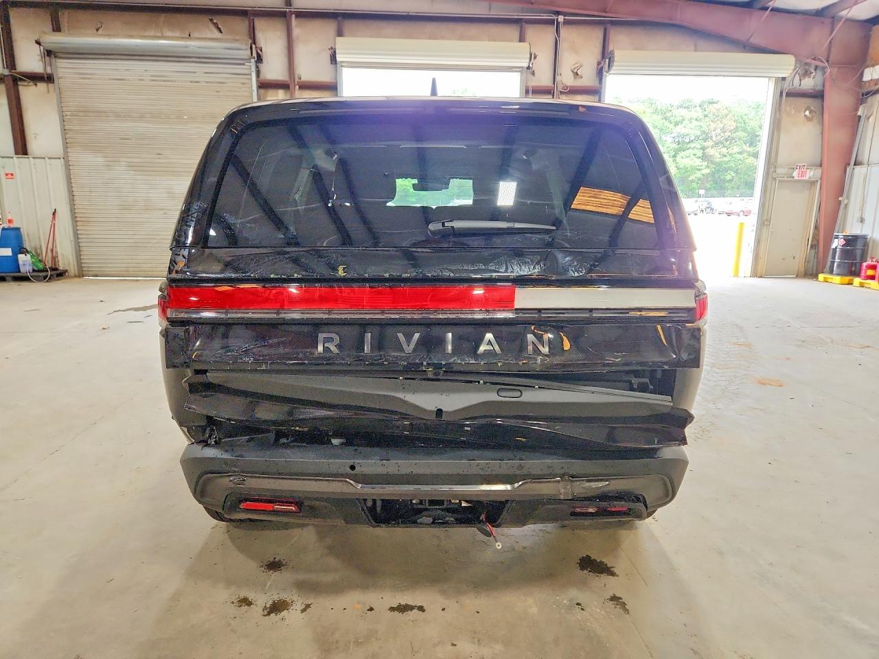 2025 Rivian R1S VIN 7PDSGBBA7SN059096 COPART salvage auction — Rear End, GA - CERT OF TITLE-SALVAGE, sold $31,500 on 2026-07-02 (photo 6)