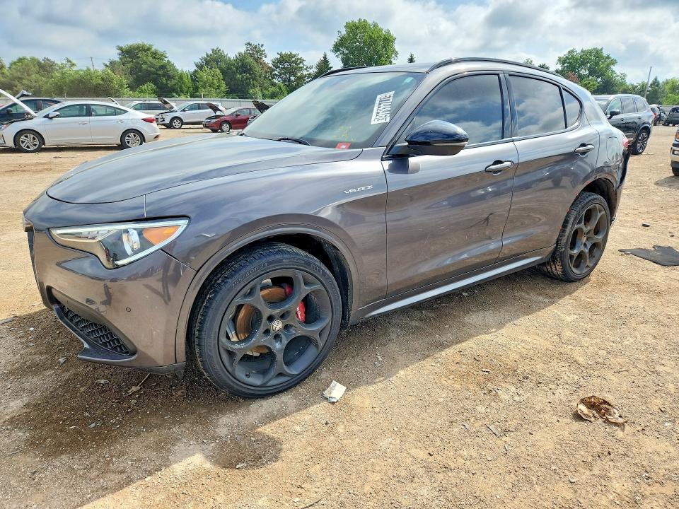 2022 Alfa romeo Stelvio VIN ZASPAKBN7N7D42339 COPART salvage auction — MINOR DENT/SCRATCHES, Il - Certificate Of Title, sold $10,800 on 2026-08-18 (photo 1)