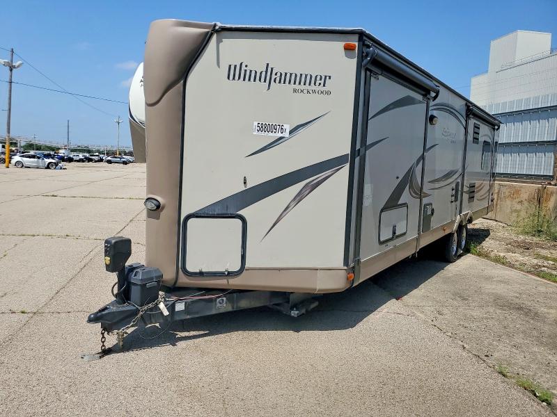 2015 Foresriver VIN 4X4TRLF2XF1864533 COPART salvage auction — ROOF, IN - CERT OF TITLE-SALVAGE TITLE, sold $3,050 on 2026-09-10 (photo 2)