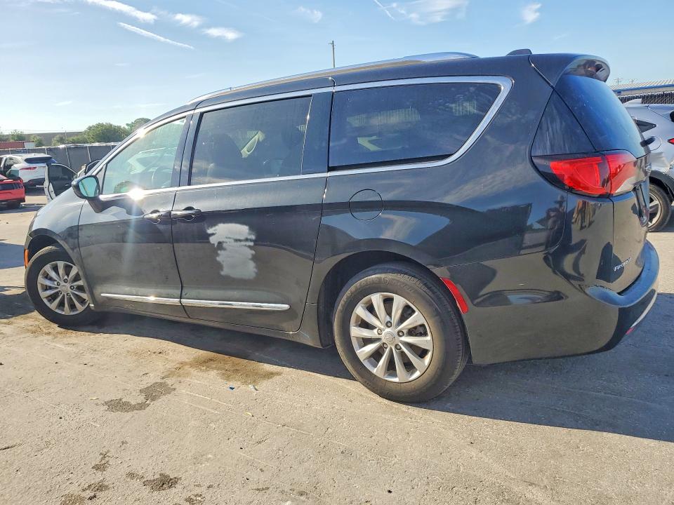 2019 Chrysler Pacifica VIN 2C4RC1BG7KR731614 COPART salvage auction — MINOR DENT/SCRATCHES, Fl - Certificate Of Title, sold $4,450 on 2026-08-25 (photo 2)