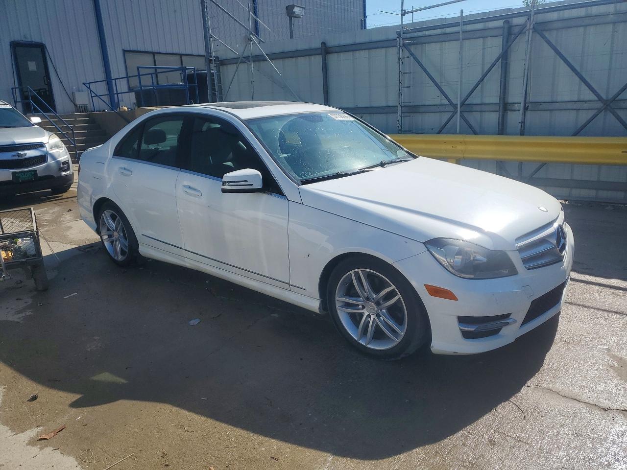 2013 Mercedes-Benz C-Class VIN WDDGF8AB8DR264537 COPART salvage auction — Normal Wear, KY - CERT OF TITLE-REBUILT VEHICLE, sold $2,250 on 2026-07-01 (photo 4)
