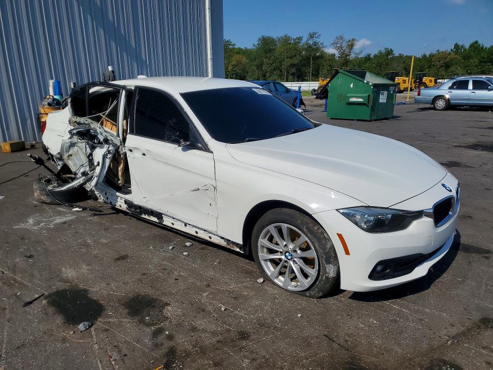 2016 BMW 3er VIN WBA8A9C50GK617468 COPART salvage auction — SIDE, Fl - Cert Of Title Slvg Rebuildable, sold $1,000 on 2026-08-10 (photo 4)