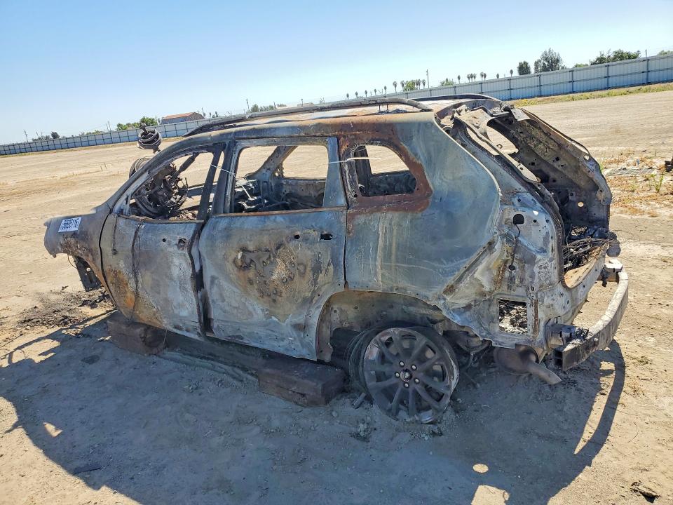 2019 Jeep Cherokee VIN 1C4PJMCB4KD323026 COPART salvage auction — BURN, Ca - Non-Repairable Vehicle Cert, sold $60 on 2026-08-03 (photo 2)