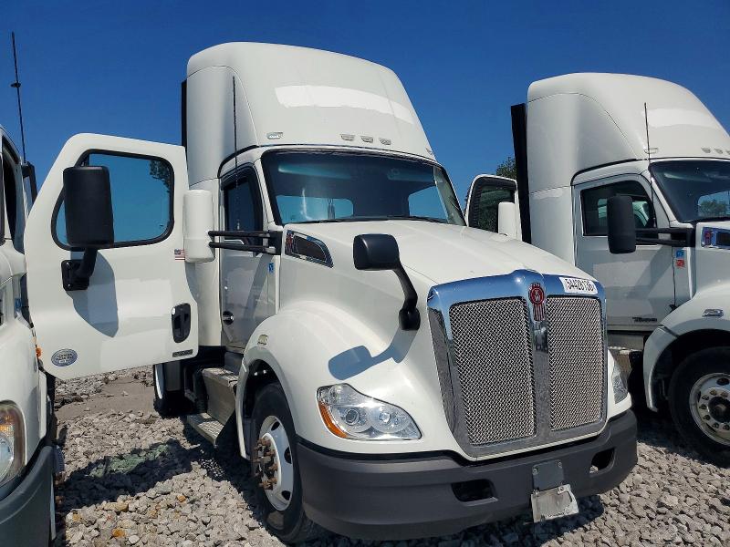 2017 Kenworth Constructi VIN 1XKYAP8X2HJ171675 COPART salvage auction — NORMAL WEAR, IN - CERTIFICATE OF TITLE, sold $5,000 on 2026-07-07 (photo 1)