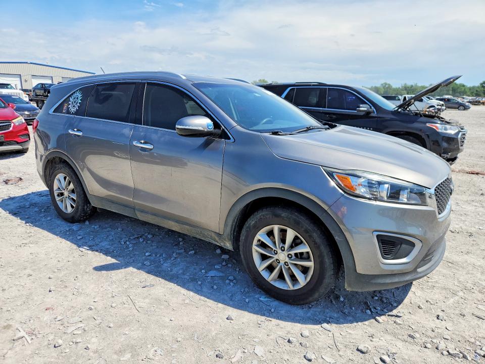 2017 Kia Sorento VIN 5XYPG4A53HG275315 COPART salvage auction — MINOR DENT/SCRATCHES, Mo - Certificate Of Title, sold $1,900 on 2026-07-20 (photo 4)