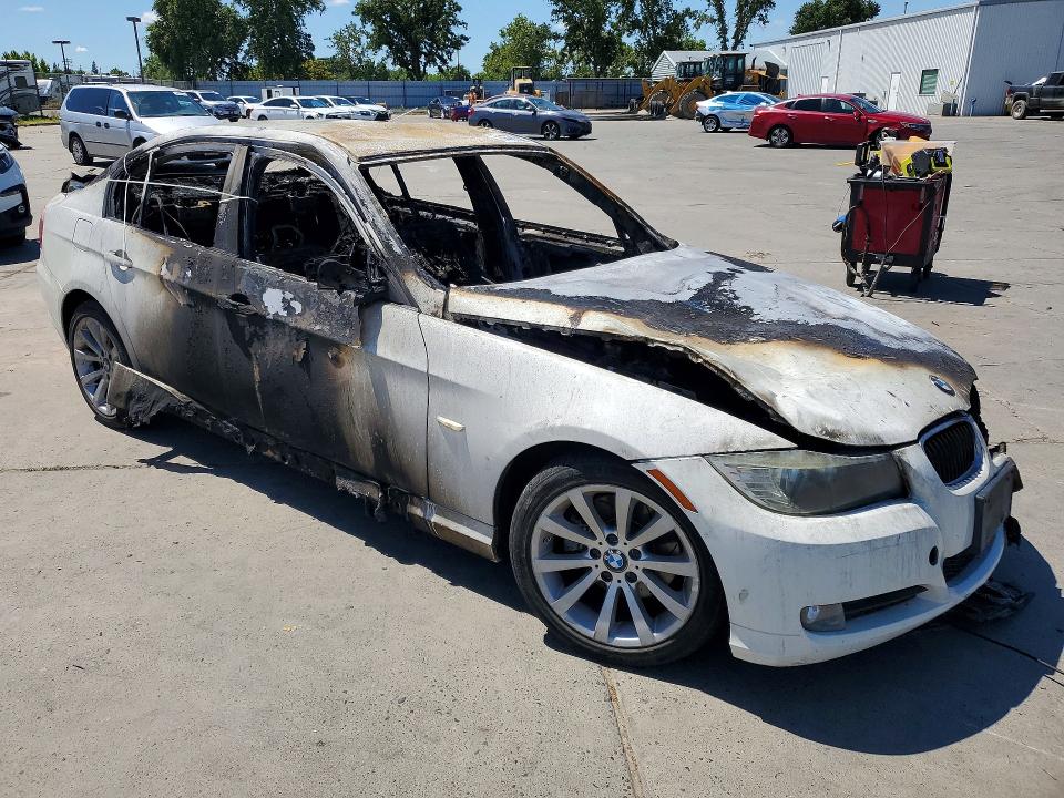 2011 BMW VIN WBAPH5G59BNM79950 COPART salvage auction — BURN, CA - NON-REPAIRABLE VEHICLE CERT, sold $100 on 2026-07-27 (photo 4)