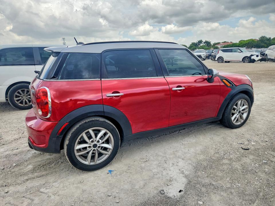2011 Mini Cooper VIN WMWZC3C5XBWM25827 COPART salvage auction — MINOR DENT/SCRATCHES, Fl - Cert Of Title-Rebuilt, sold $975 on 2026-07-02 (photo 3)