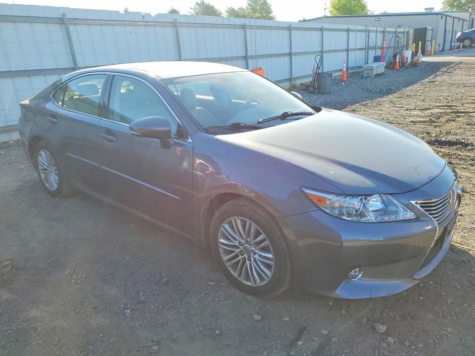 2014 Lexus VIN JTHBK1GG6E2088168 COPART salvage auction — MINOR DENT/SCRATCHES, MD - CERT OF SALVAGE > 75% DAMAGE, sold $5,900 on 2026-07-27 (photo 4)
