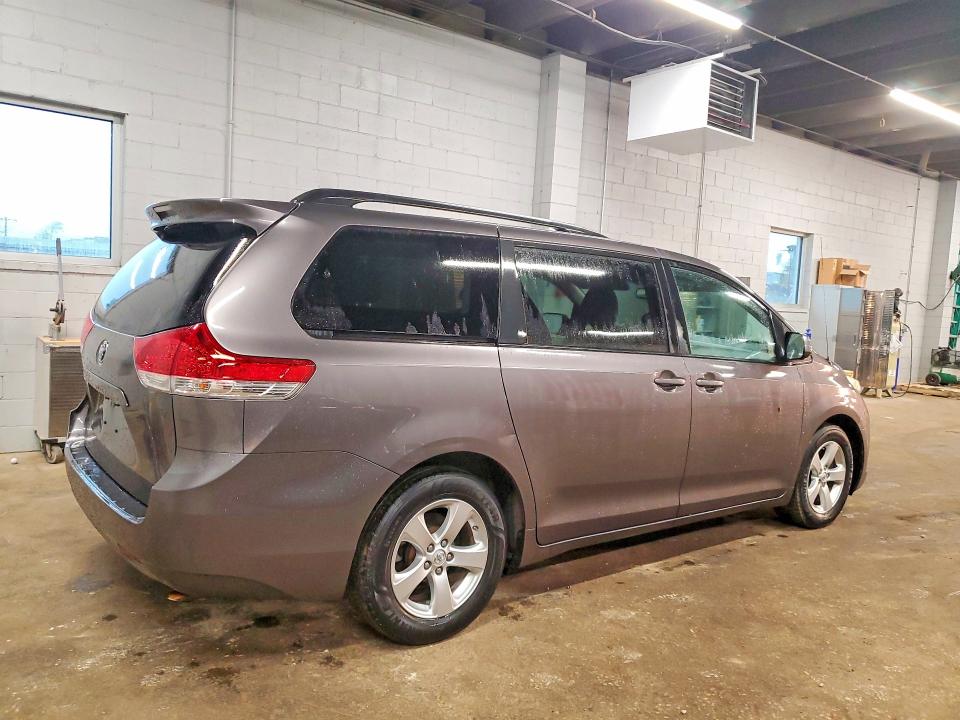 2013 Toyota Sienna VIN 5TDKK3DC3DS389762 COPART salvage auction — HAIL, Ia - Cert Of Title-Salvage Title, sold $200 on 2026-07-15 (photo 3)