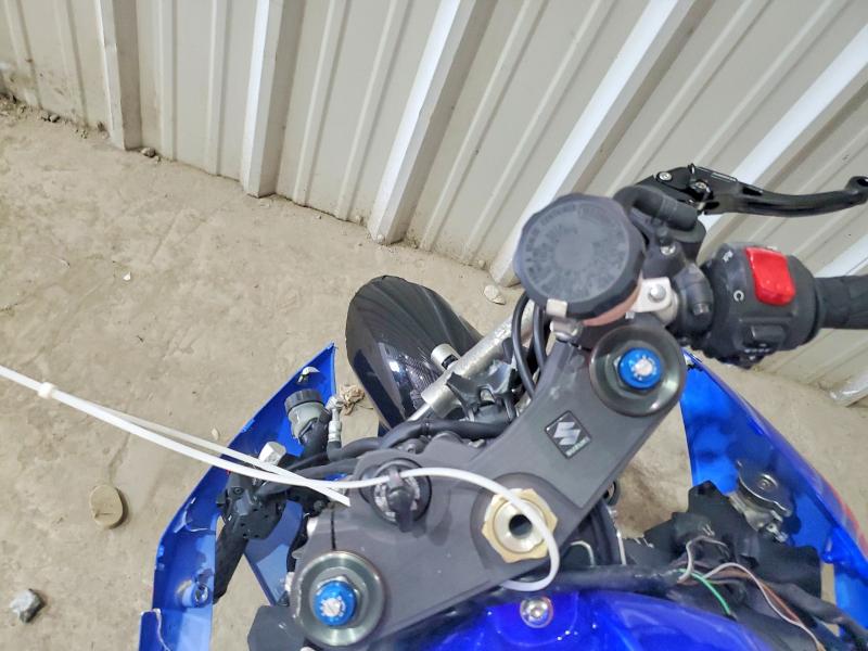 2007 Suzuki Gsx-r1000 VIN JS1GT77A672106071 COPART salvage auction — ROLLOVER, KY - BILL OF SALE/PART ONLY/NO TITL, sold $2,900 on 2026-07-15 (photo 7)