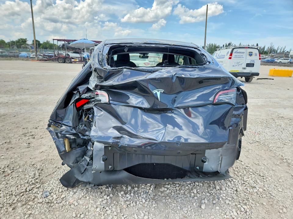 2024 Tesla Model y VIN 7SAYGDEDXRF050990 COPART salvage auction — REAR END, Fl - Cert Of Title Slvg Rebuildable, sold $8,600 on 2026-07-09 (photo 6)