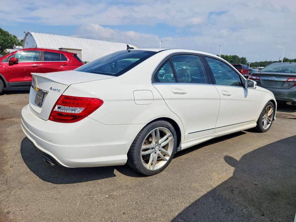 2014 Mercedes-benz C-klasse VIN WDDGF8AB5EA932245 COPART salvage auction — MINOR DENT/SCRATCHES, Ct -   (P), sold $2,850 on 2026-07-13 (photo 3)