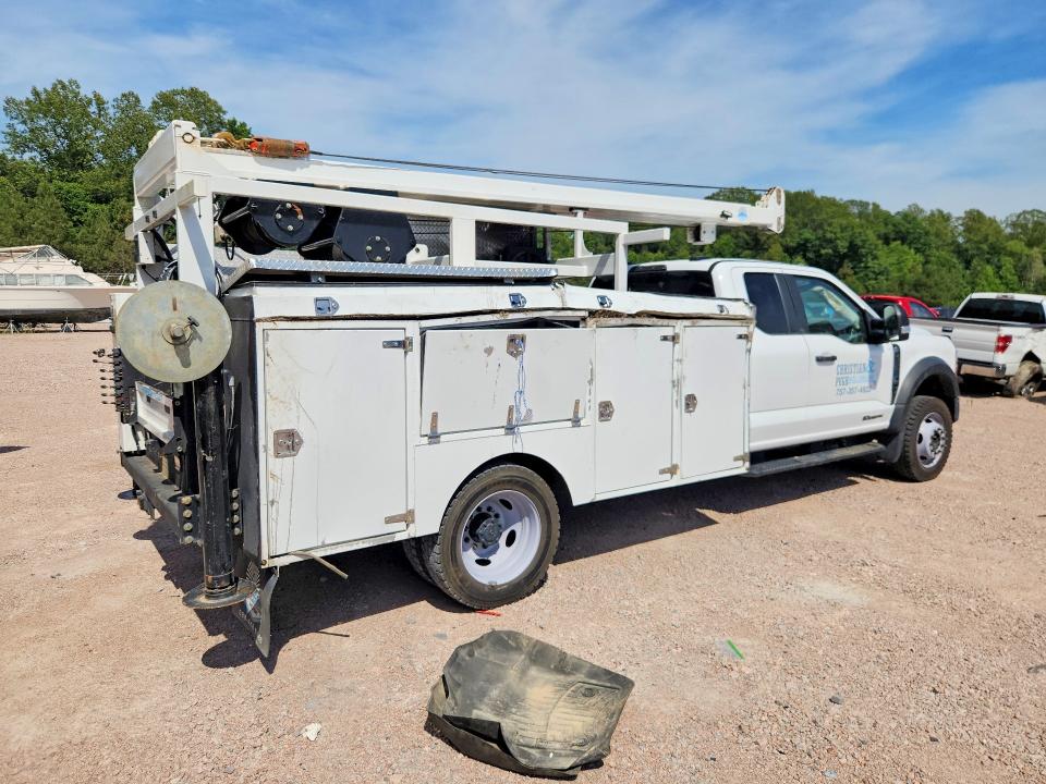 2023 Ford VIN 1FD0X5HT8PEC11799 COPART salvage auction — ROLLOVER, Va - Cert Of Title - Salvage, sold $28,000 on 2026-08-12 (photo 3)