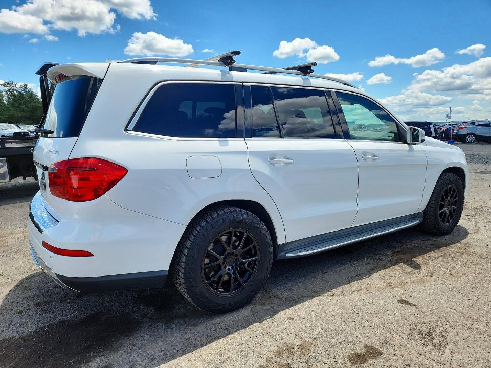 2015 Mercedes-benz Gl-class VIN 4JGDF2EE6FA464604 COPART salvage auction — MINOR DENT/SCRATCHES, PA - CERT OF TITLE (P), sold $6,600 on 2026-07-14 (photo 3)