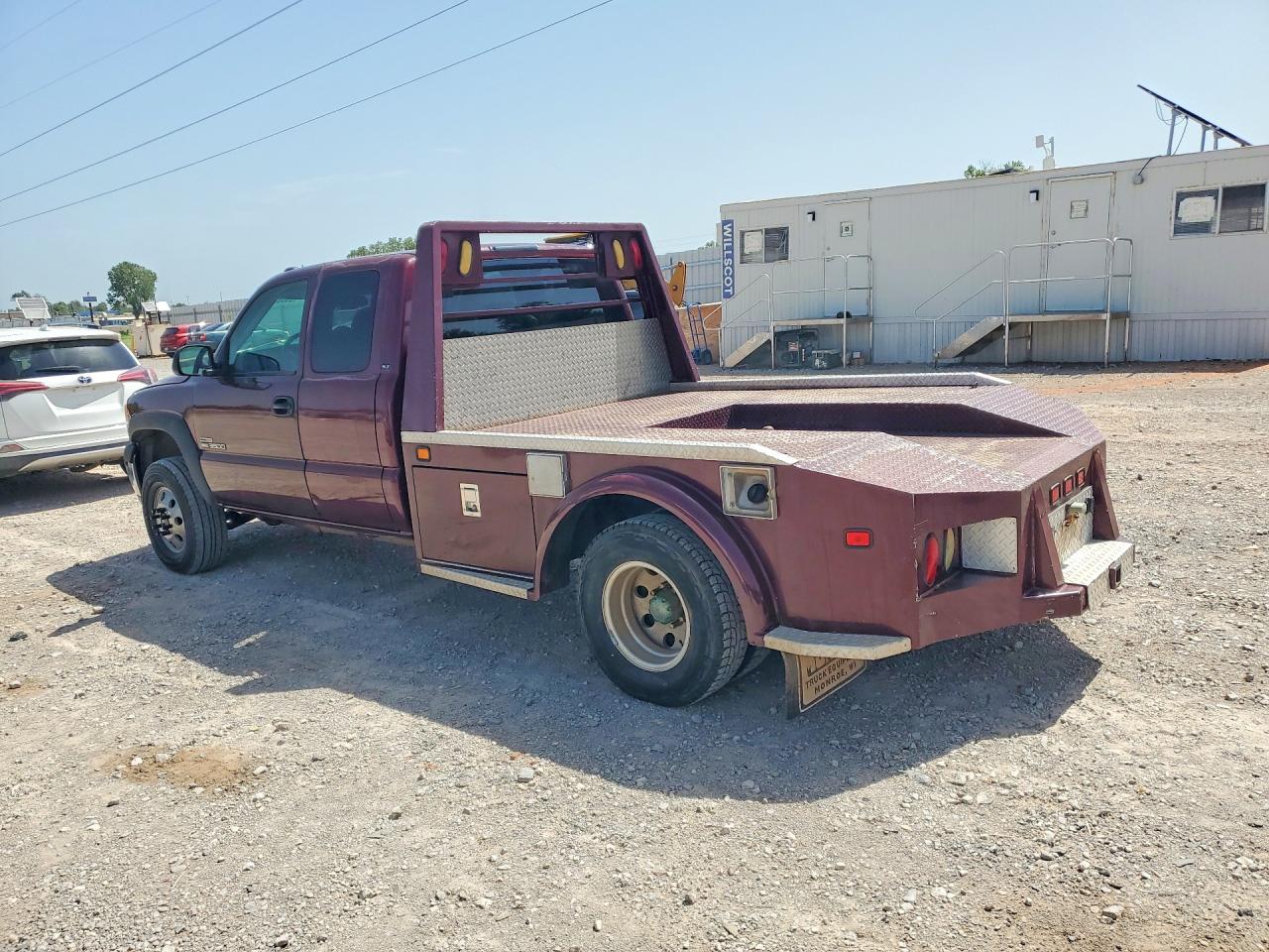2001 GMC Sierra VIN 1GDJK39111F171989 COPART salvage auction — Side, OK - CERT OF TITLE-REBUILT, sold $2,700 on 2026-07-09 (photo 2)
