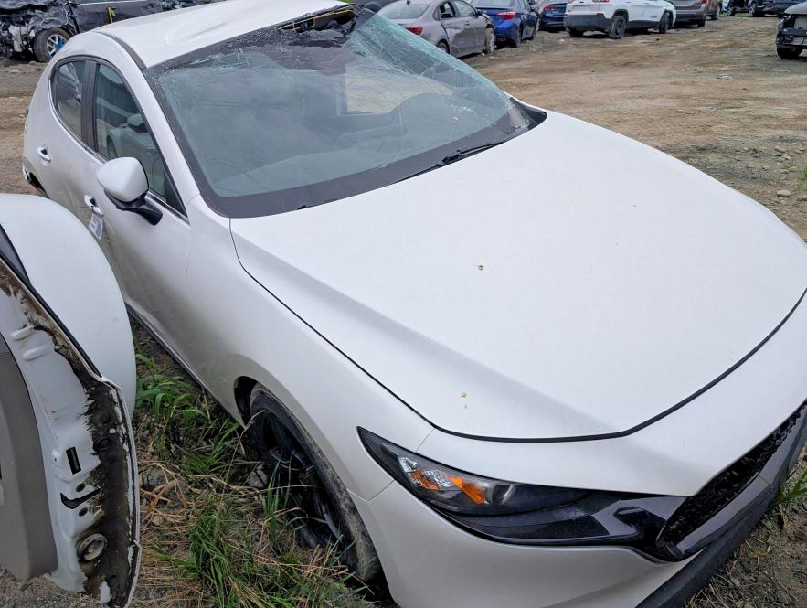 2021 Mazda 3 VIN JM1BPAK73M1312267 COPART salvage auction — SIDE, Qc - Irrecuperable, sold $2,250 on 2026-07-07 (photo 4)