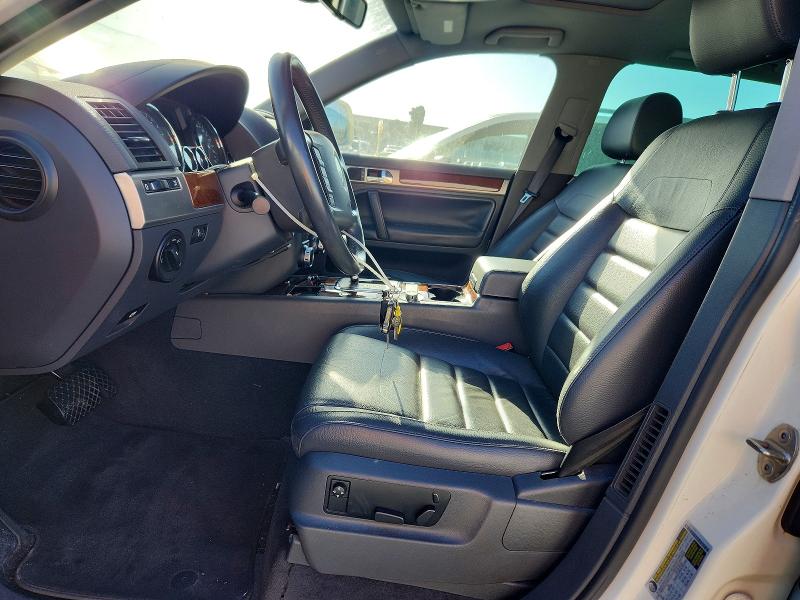 2010 Volkswagen Touareg VIN WVGBF7A9XAD000817 COPART salvage auction — MINOR DENT/SCRATCHES, Ca - Dis/Dlr/Exp Only Junk Receipt, sold $425 on 2026-07-30 (photo 7)