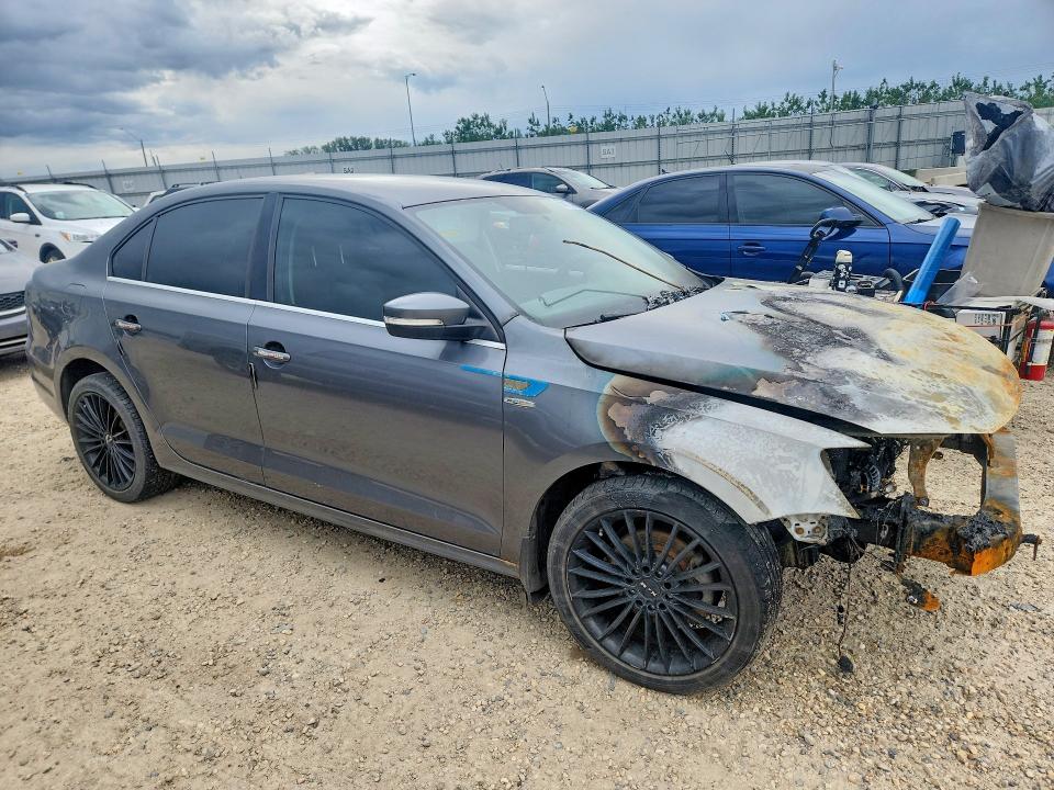 2012 Volkswagen Jetta VIN 3VWDL7AJ0CM371621 COPART salvage auction — BURN, AB - BOS - NONREPAIRABLE, sold $475 on 2026-07-02 (photo 4)