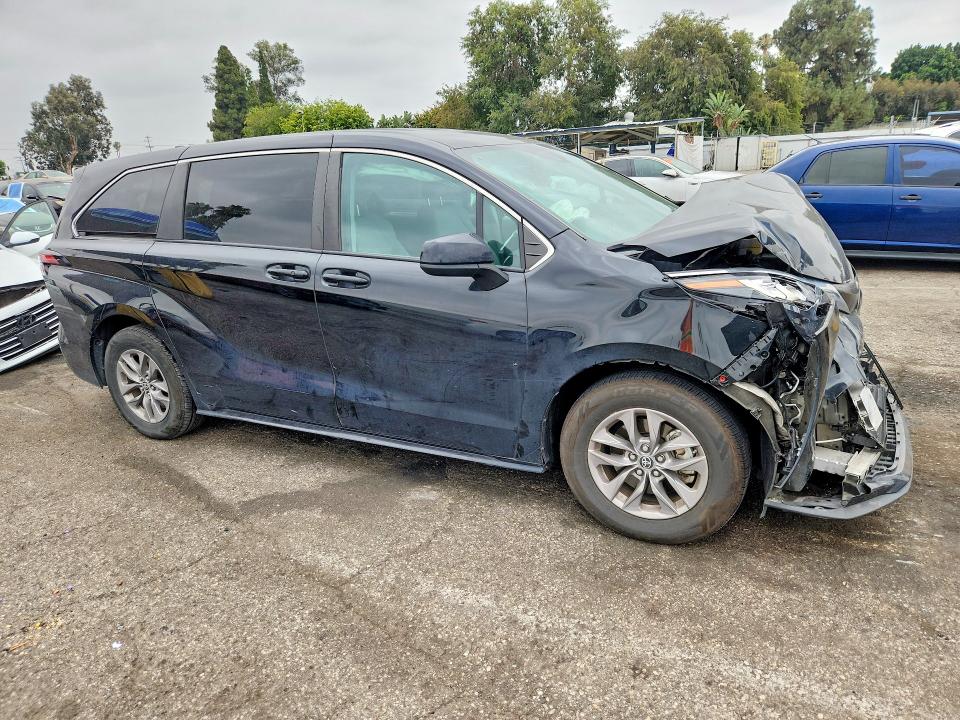 2022 Toyota Sienna VIN 5TDKRKEC6NS123982 COPART salvage auction — FRONT END, Ca - Salvage Certificate, sold $100 on 2026-07-28 (photo 4)