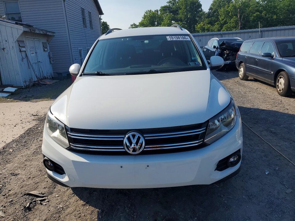 2017 Volkswagen Tiguan VIN WVGBV7AX2HK049114 COPART salvage auction — MINOR DENT/SCRATCHES, Pa - Cert Of Title, sold $4,000 on 2026-08-17 (photo 5)